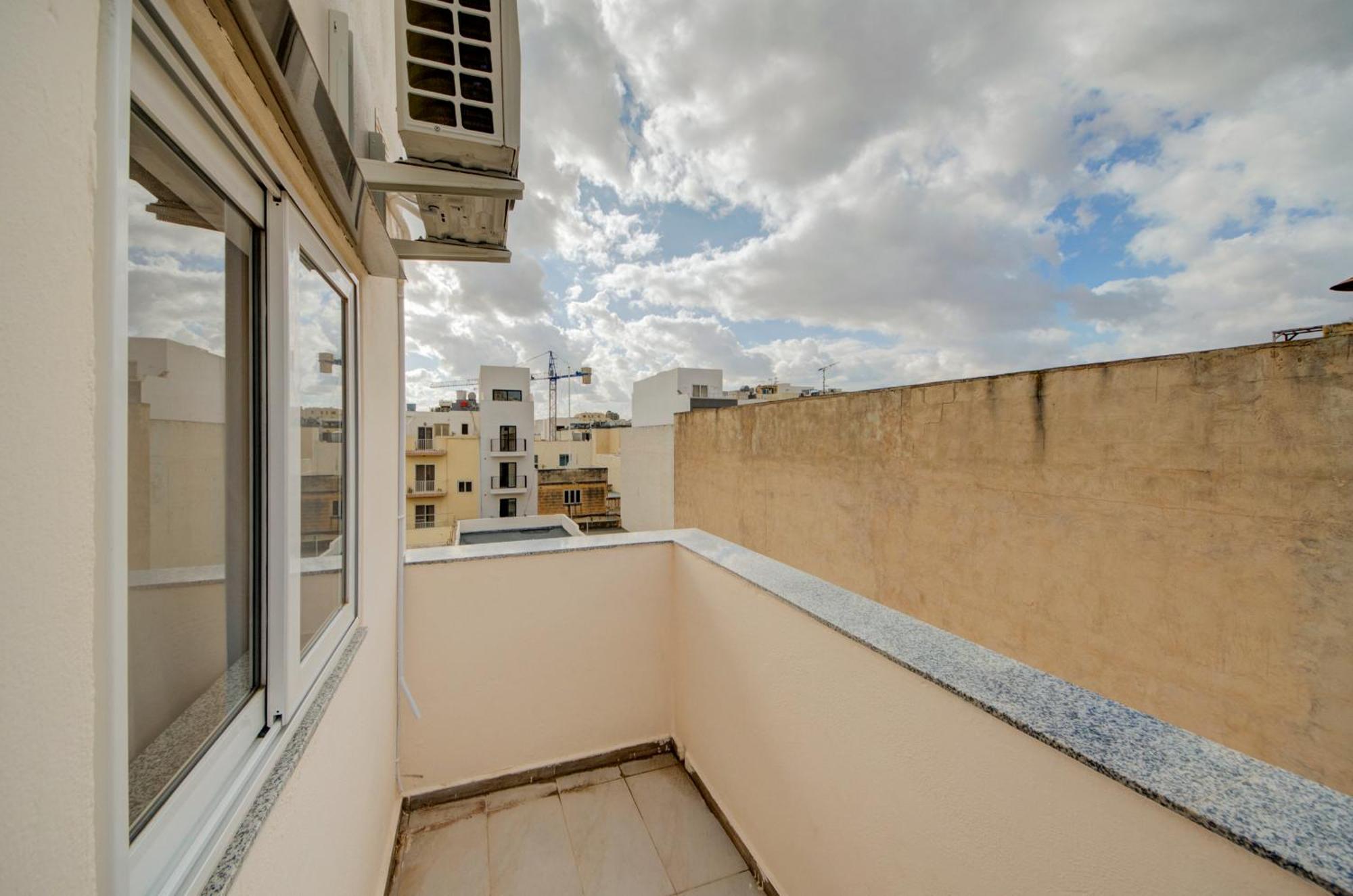 Cityscape And Penthouses By Shortletsmalta Apartment *